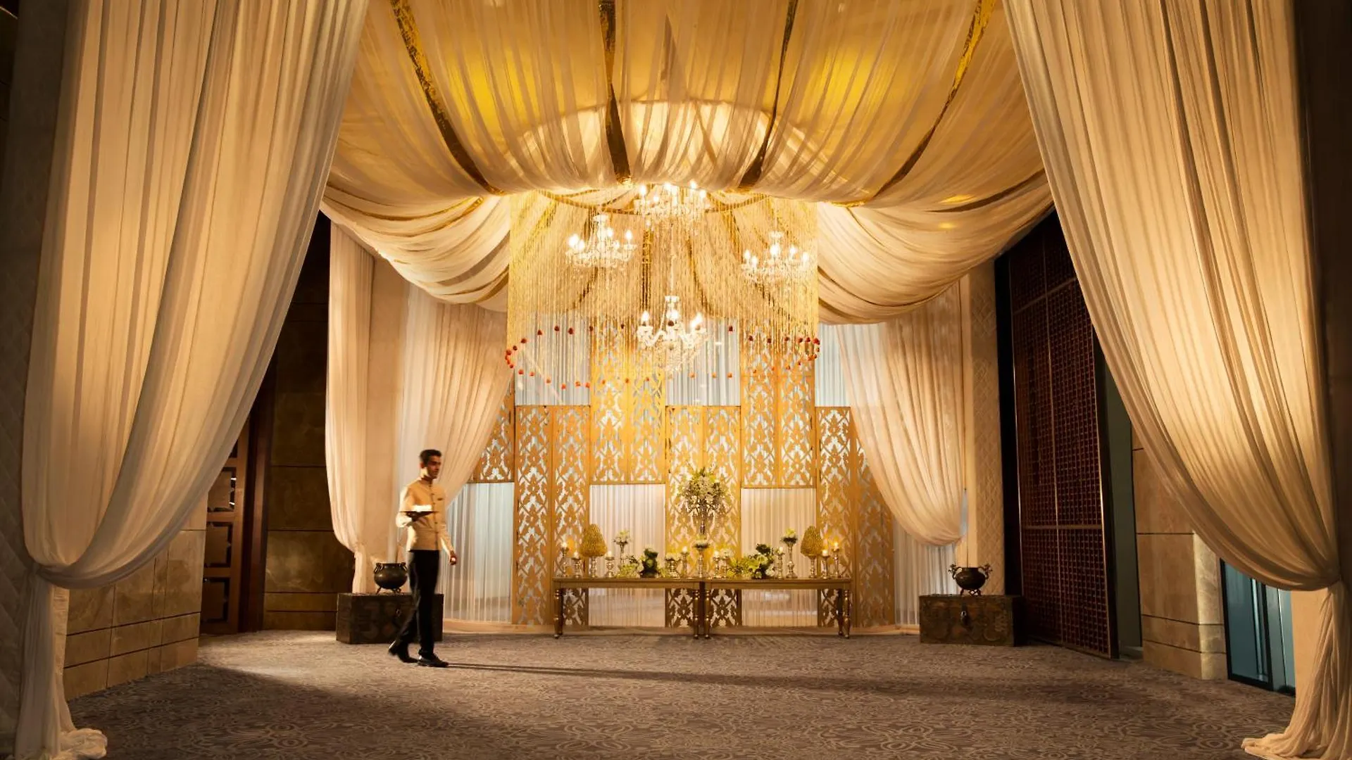 Jw Marriott Hotel New Delhi Aerocity India